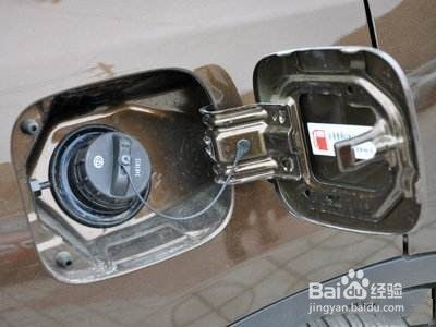汽车油箱盖能装多少升油(汽车油箱盖能装多少升油，油箱容量与车型设计的关系)